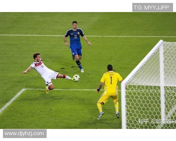 足球巨星精彩过场瞬间合集 展现速度与力量的完美碰撞